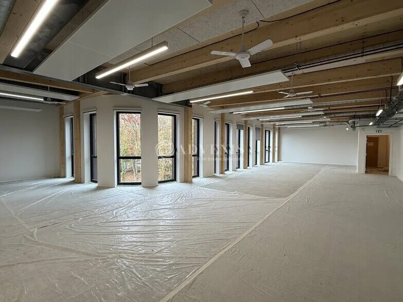 Office in Champs-sur-Marne for lease - Building Photo - Image 3 of 12