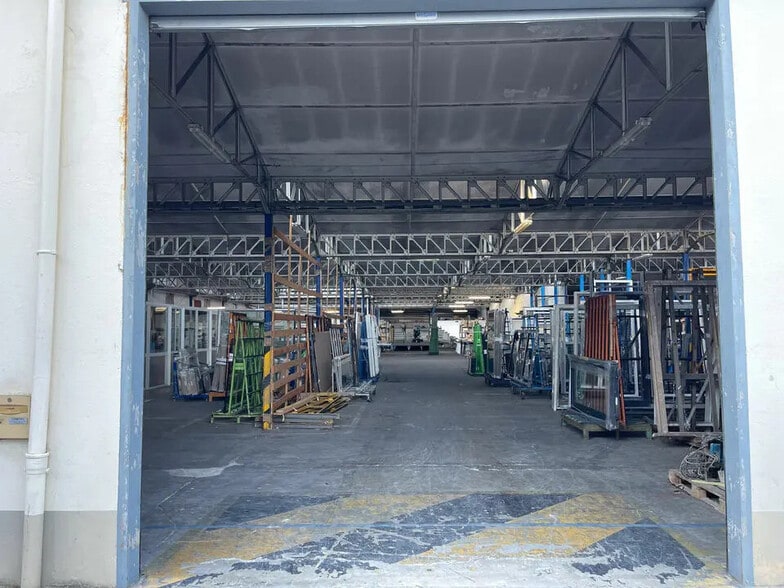 Flex in Marseille for lease - Building Photo - Image 2 of 6