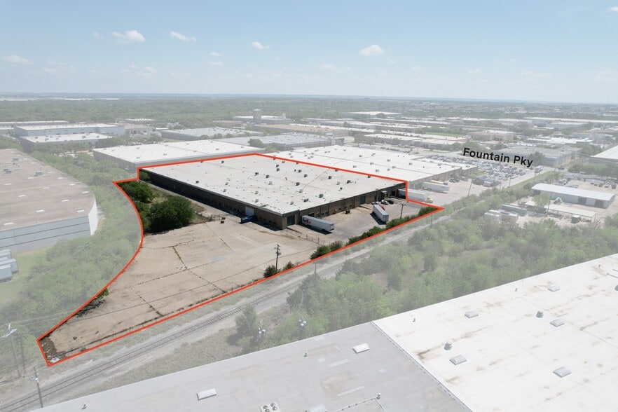 602 Fountain Pky, Grand Prairie, TX for lease - Building Photo - Image 1 of 33
