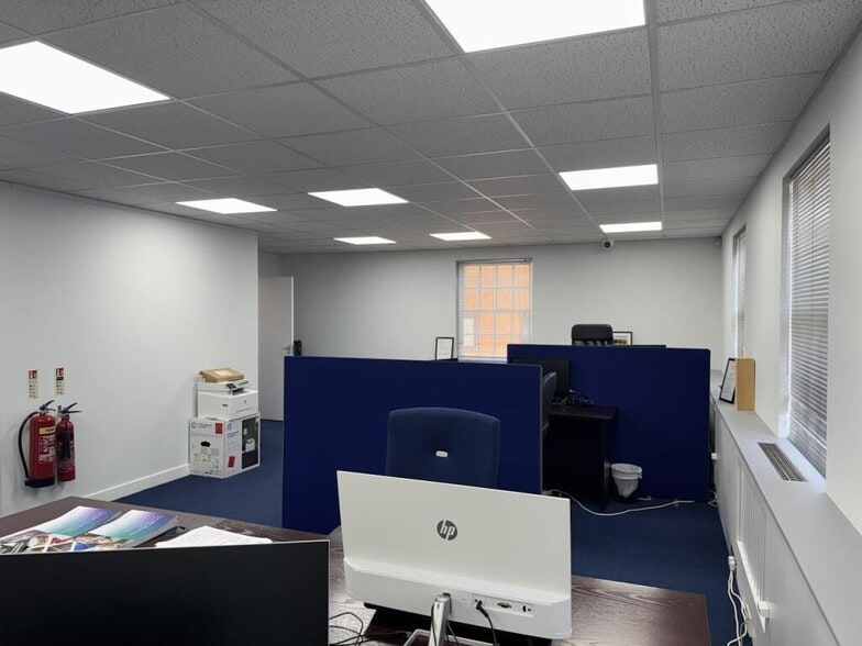 13 High St, Elstree for sale - Interior Photo - Image 3 of 13