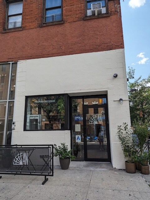 Plus de détails pour 740 Driggs Ave, Brooklyn, NY - Commerce de détail à louer