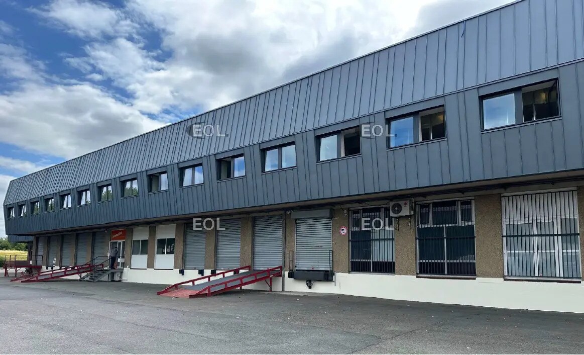 Industrial in Villejust for lease Building Photo- Image 1 of 6