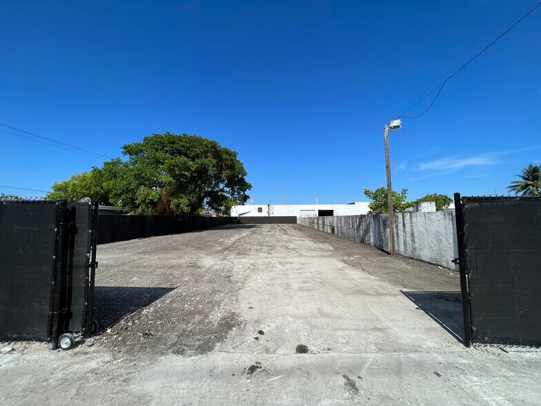 224 NW 2nd Ave, Hallandale Beach, FL à louer - Photo du bâtiment - Image 3 de 4