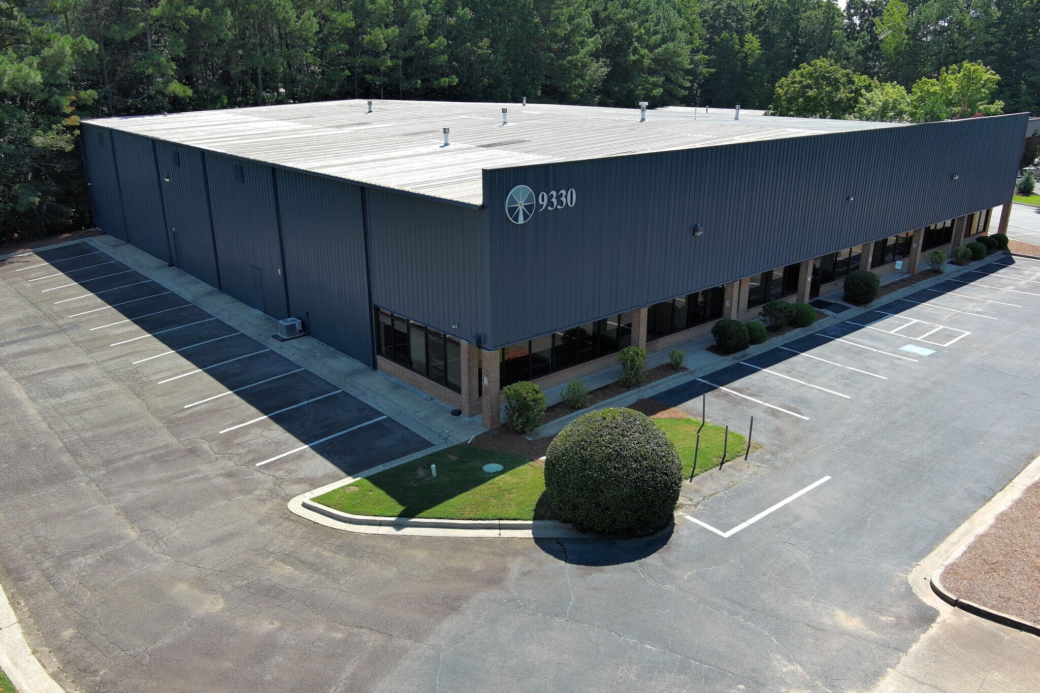 9330 Industrial Ter, Alpharetta, GA à louer Photo principale- Image 1 de 4