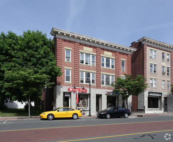 411-431 N Main St, Bristol, CT à louer - Photo du bâtiment - Image 2 de 70