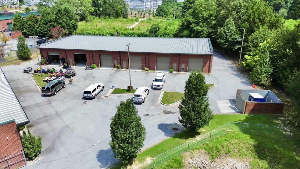 3476 Palmer Drive - 2 Building Complex portefeuille de 2 propriétés à vendre sur LoopNet.ca - Photo du bâtiment - Image 2 de 3