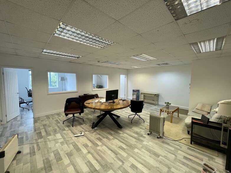 Station Yard, Thame for lease - Building Photo - Image 2 of 5