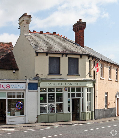 1C The Square, Bagshot for sale - Primary Photo - Image 1 of 3