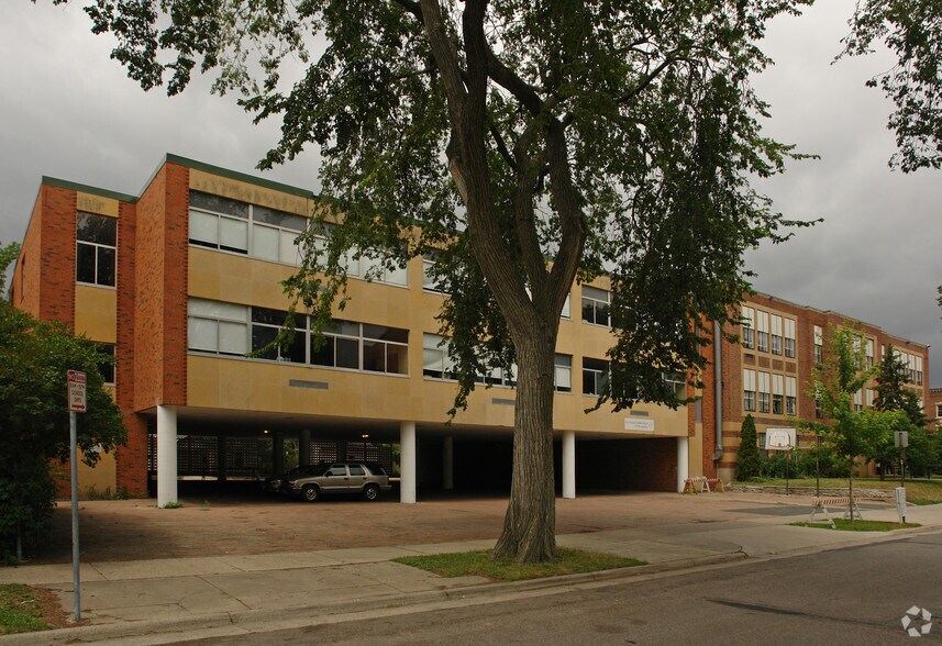 3800 Pleasant Ave, Minneapolis, MN à louer - Photo du bâtiment - Image 3 de 6