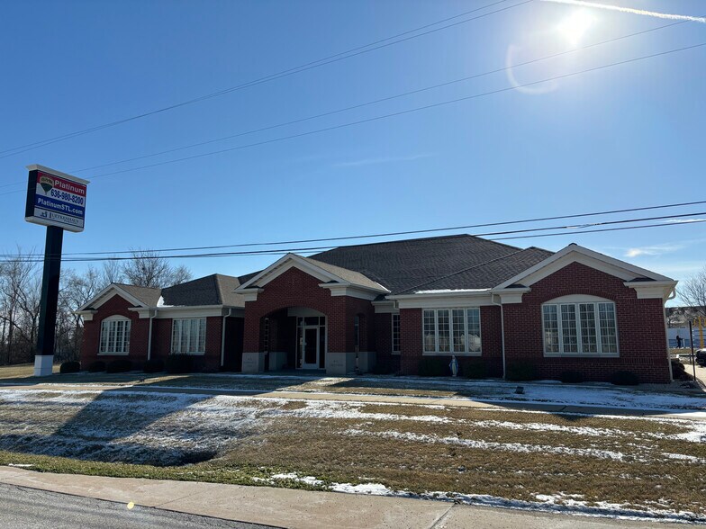 410 Crestview Dr, O'Fallon, MO à louer - Photo du bâtiment - Image 2 de 6