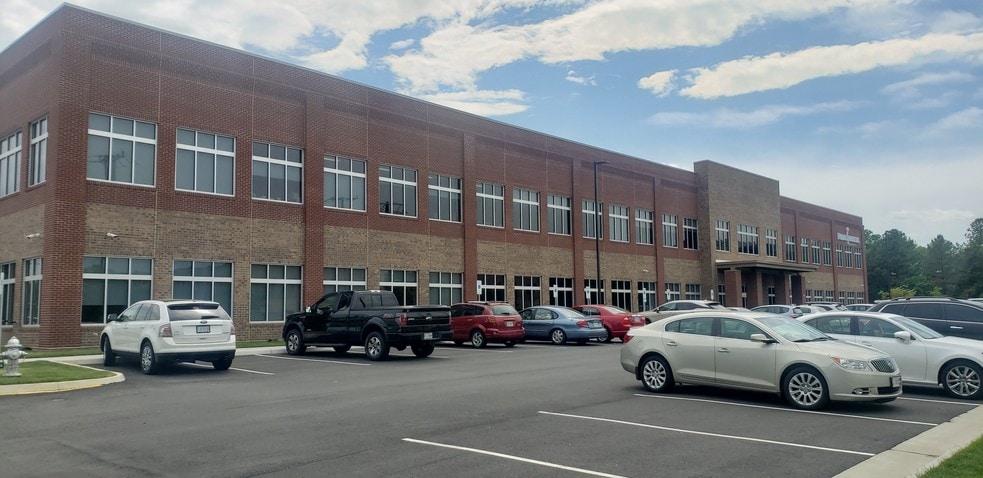 1011 Johnston Willis Dr, North Chesterfield, VA for lease - Building Photo - Image 2 of 14