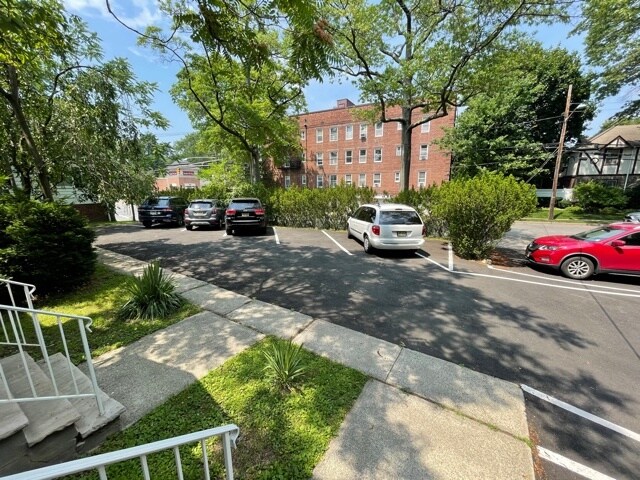 961 Teaneck Rd, Teaneck, NJ à louer - Photo du bâtiment - Image 2 de 2