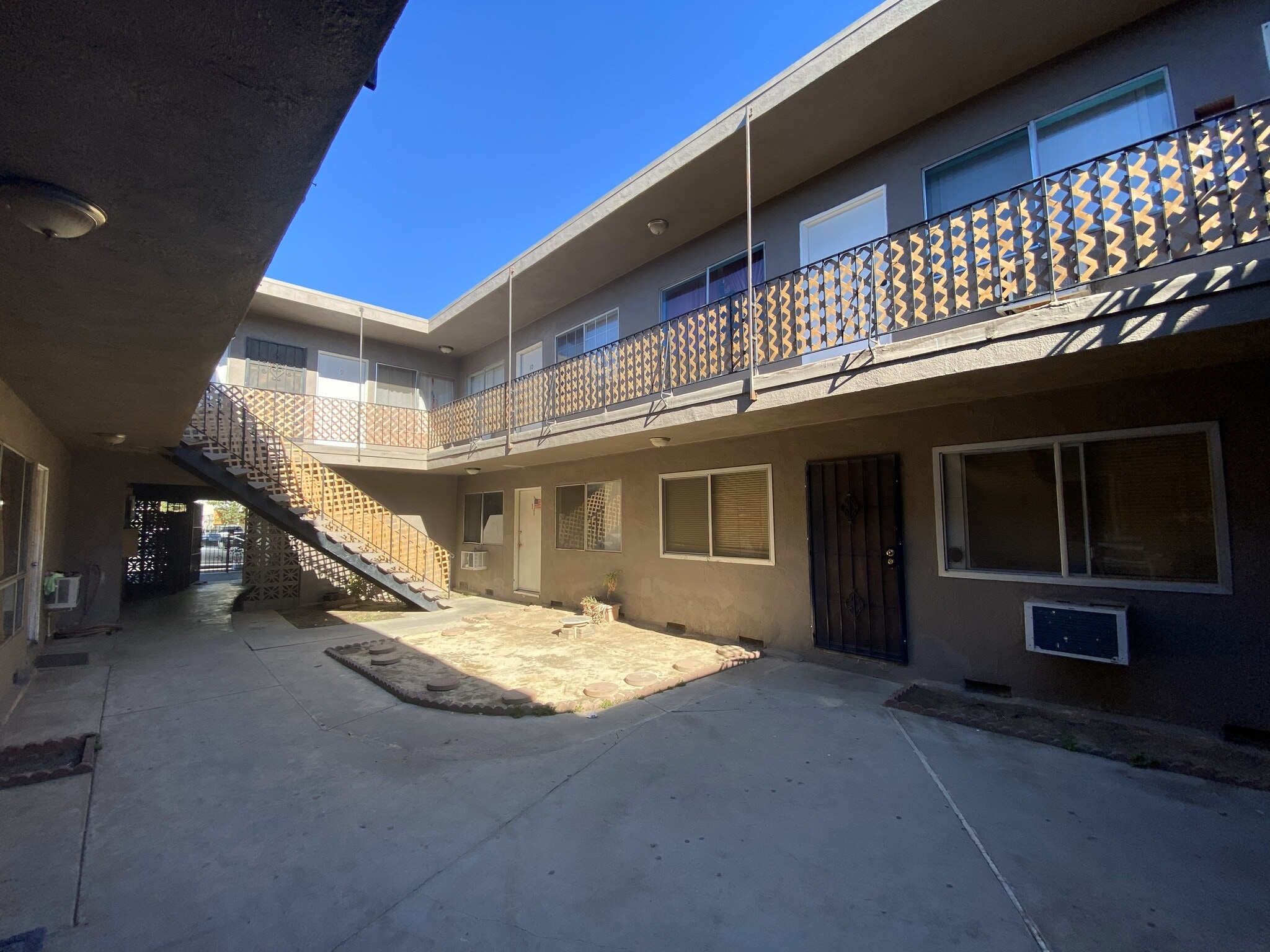 14140 Delano St, Van Nuys, CA for sale Primary Photo- Image 1 of 10