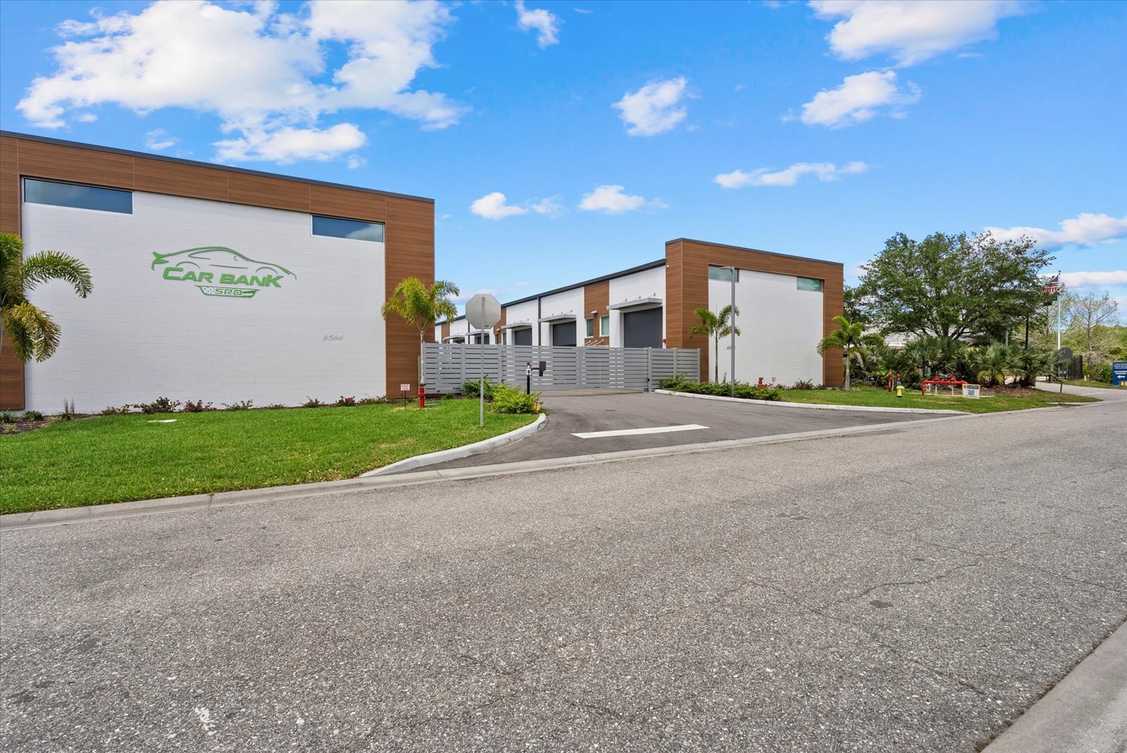 6566 Palmer Park Cir, Sarasota, FL à vendre Photo principale- Image 1 de 21