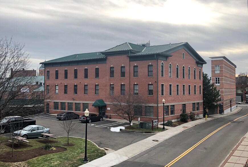 16-18 Ann St, Norwalk, CT à vendre - Photo du bâtiment - Image 2 de 8