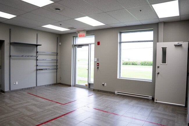 Plus de détails pour 249 St De Copenhague, Saint-augustin-de-desmaures, QC - Industriel à louer