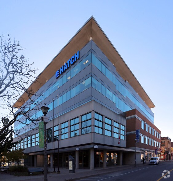 4342 Queen St, Niagara Falls, ON à vendre - Photo principale - Image 1 de 6