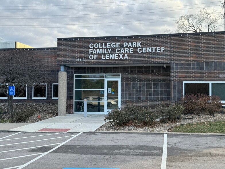 12208-12210 W 87th Street Pky, Lenexa, KS for lease - Building Photo - Image 2 of 8