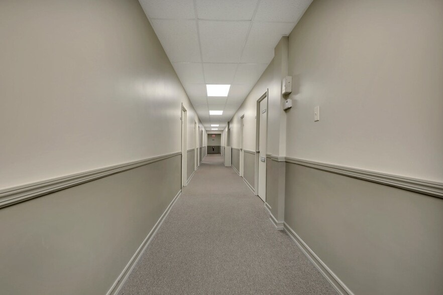 375 Sunrise Hwy, Lynbrook, NY for lease - Building Photo - Image 3 of 11