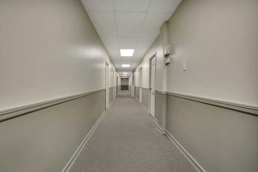 375 Sunrise Hwy, Lynbrook, NY à louer - Photo du bâtiment - Image 3 de 11