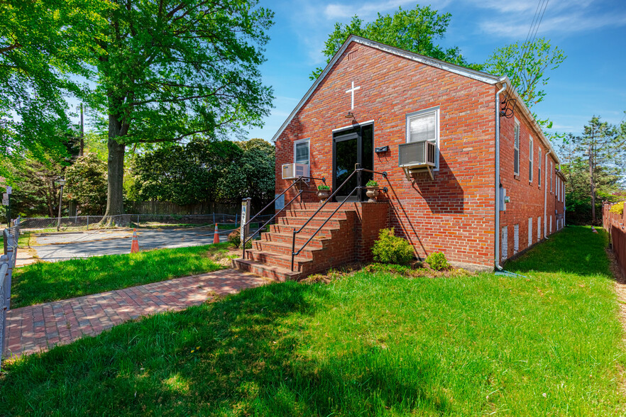 2300 Burke Ave, Alexandria, VA à vendre - Photo du bâtiment - Image 1 de 1