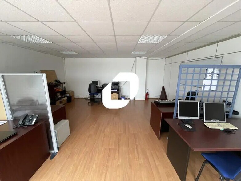 Office in Boissy-Saint-Léger for sale - Interior Photo - Image 1 of 9