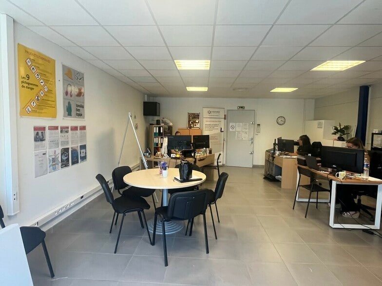 Office in Arles for lease - Interior Photo - Image 2 of 3