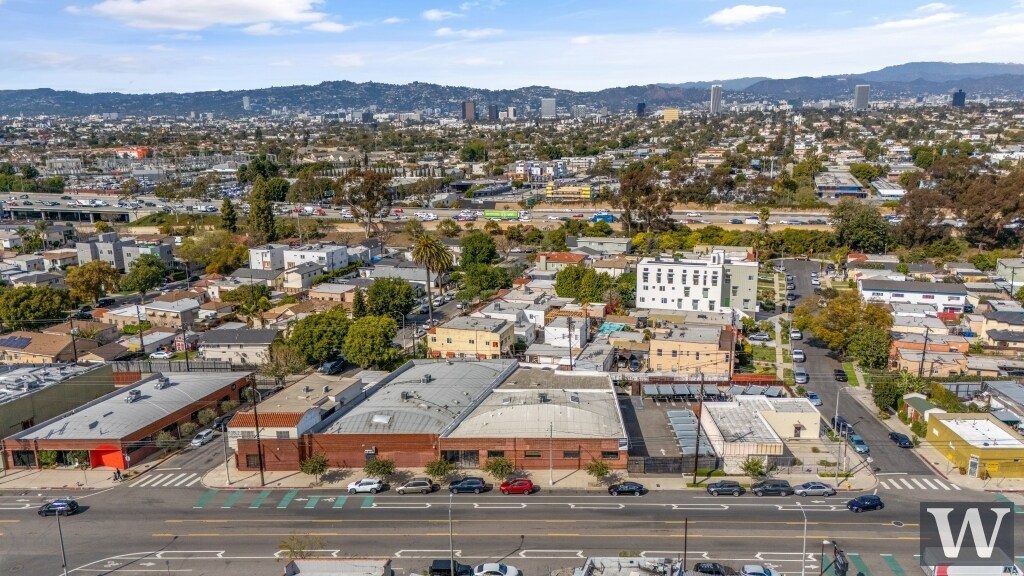 5645-5655 W. Adams Boulevard Blvd, Los Angeles, CA à louer Photo du bâtiment- Image 1 de 18