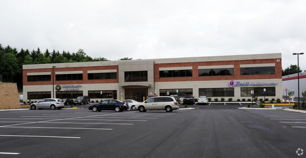 95 Dunn Dr, Stafford, VA à louer - Photo du bâtiment - Image 3 de 17