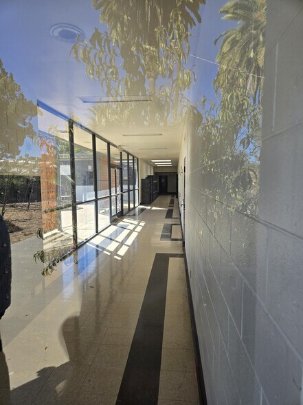 625 Coleman Ave, Los Angeles, CA à louer - Photo du bâtiment - Image 3 de 13