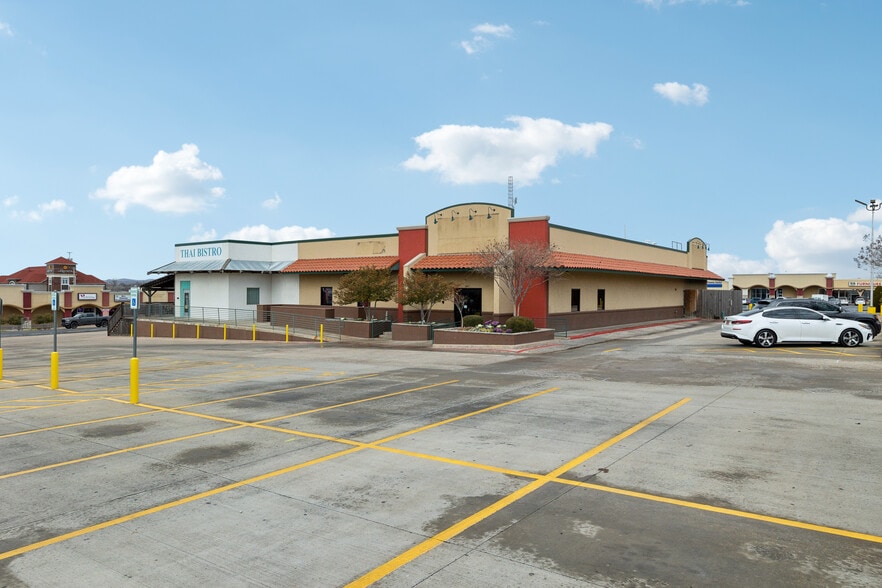 3807 NW Cache Rd, Lawton, OK à louer - Photo du bâtiment - Image 1 de 4