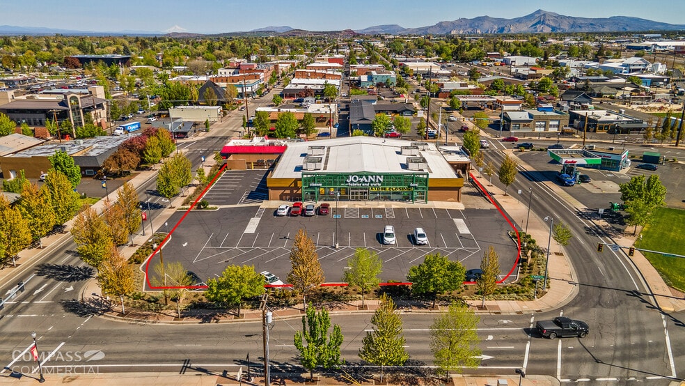 732 SW 6th St, Redmond, OR for lease - Building Photo - Image 3 of 12