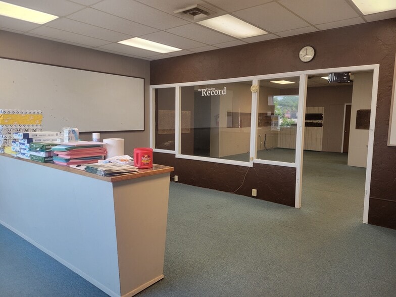 248 W 2nd St, Chadron, NE for sale - Building Photo - Image 3 of 17