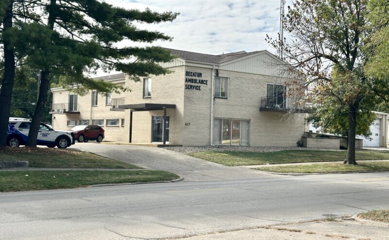 417 W Wood St, Decatur, IL à vendre - Photo du bâtiment - Image 2 de 2