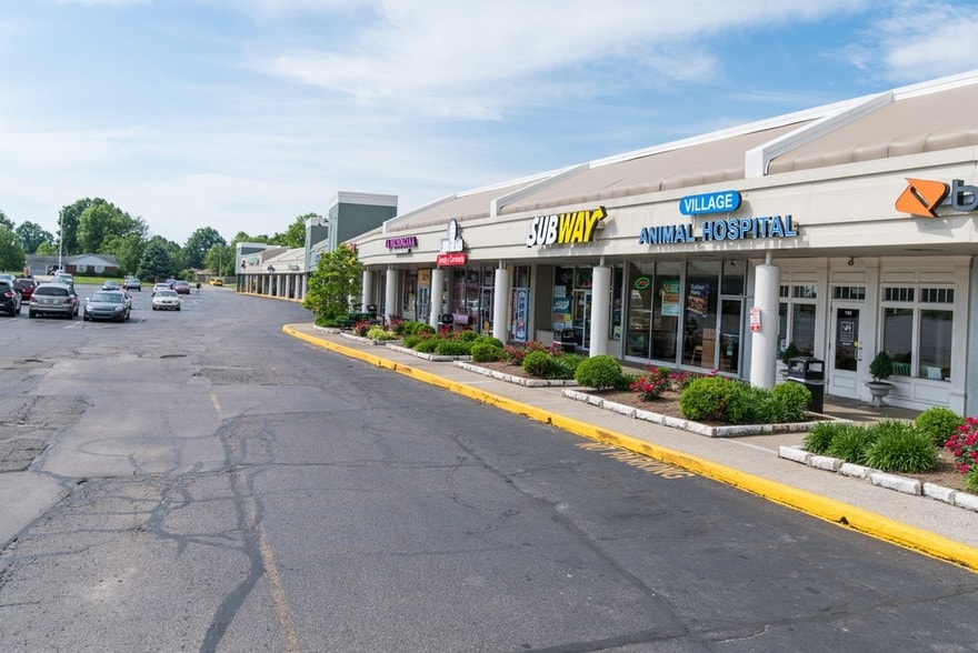 1801 Alexandria Dr, Lexington, KY à louer - Photo du bâtiment - Image 3 de 9