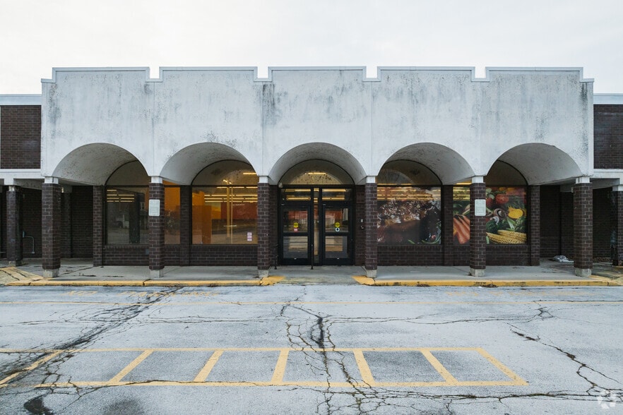 134-146 S 5th St, Fremont, OH for lease - Building Photo - Image 2 of 5