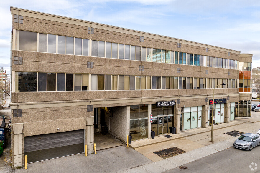 9250-9256 Boul de l'Acadie, Montréal, QC à louer - Photo du bâtiment - Image 3 de 4