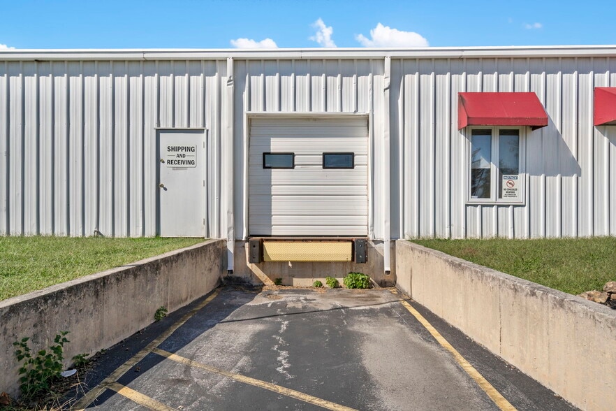 1110 N Gerald St, Nixa, MO for lease - Building Photo - Image 2 of 14