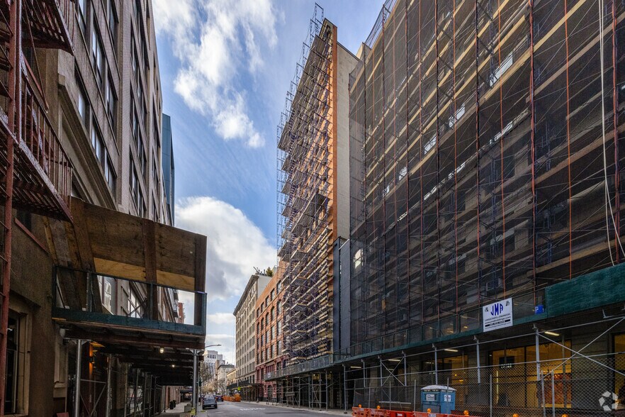245 W 17th St, New York, NY à louer - Photo du bâtiment - Image 2 de 7
