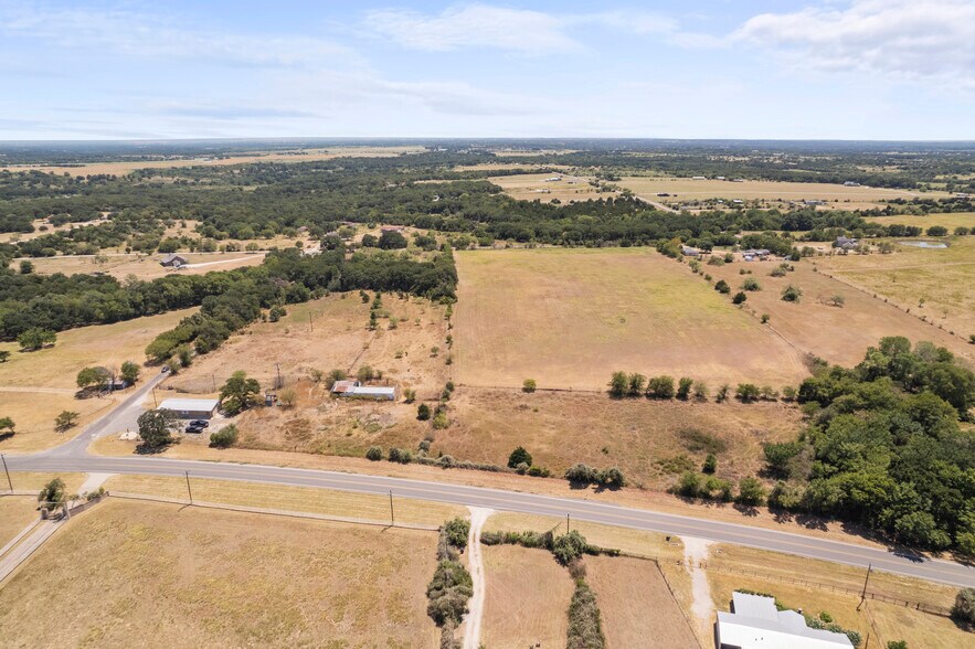 1800 County Road 415, Cleburne, TX à vendre - Photo du bâtiment - Image 2 de 17