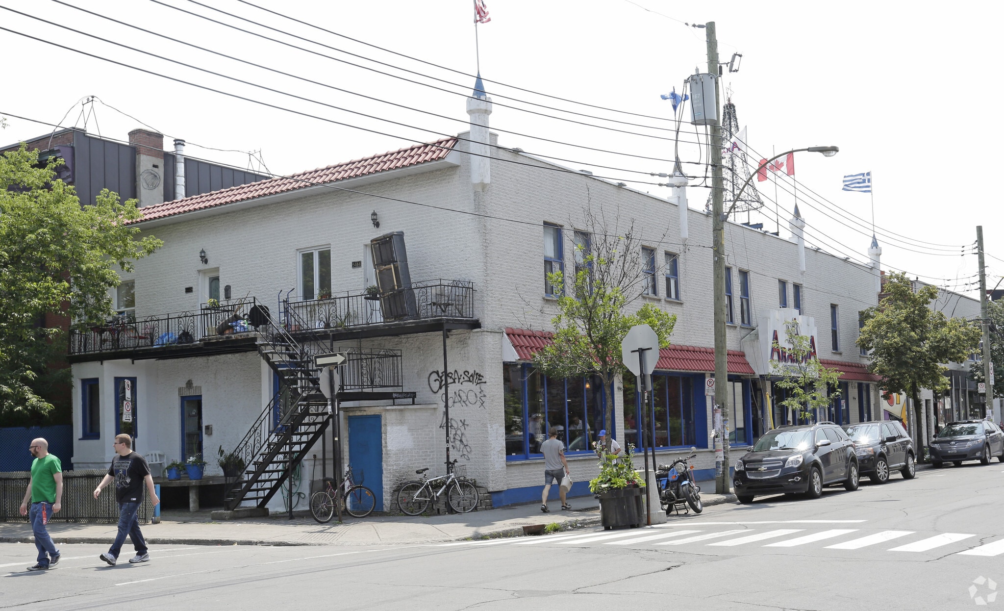 256 Rue Saint-Viateur O, Montréal, QC for lease Primary Photo- Image 1 of 3