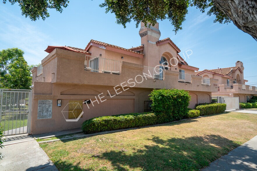 11932 207th St, Lakewood, CA à vendre - Photo du bâtiment - Image 3 de 17