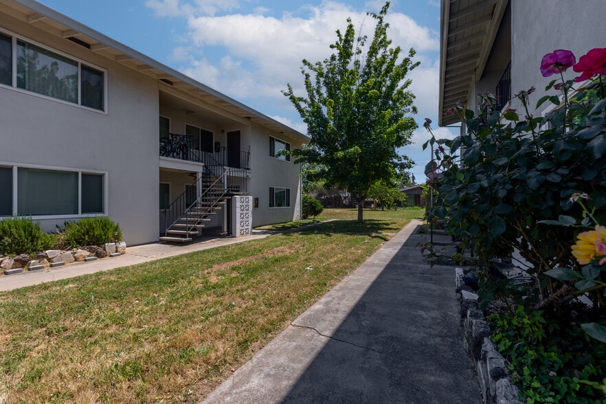 3326 Lerwick Rd, Sacramento, CA à vendre - Photo principale - Image 1 de 22