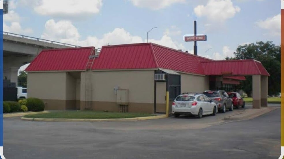 1304 Broad St, Wichita Falls, TX à vendre - Photo du bâtiment - Image 2 de 4