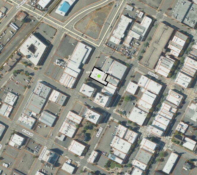 635 SE Stephens St, Roseburg, OR à vendre - Photo du bâtiment - Image 2 de 2