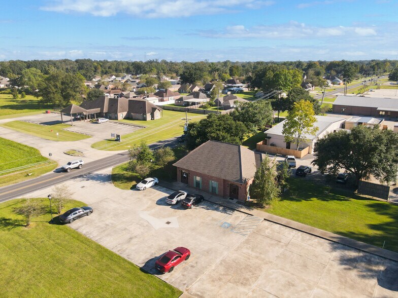 1201 S Purpera Ave, Gonzales, LA à louer - Photo du bâtiment - Image 3 de 12