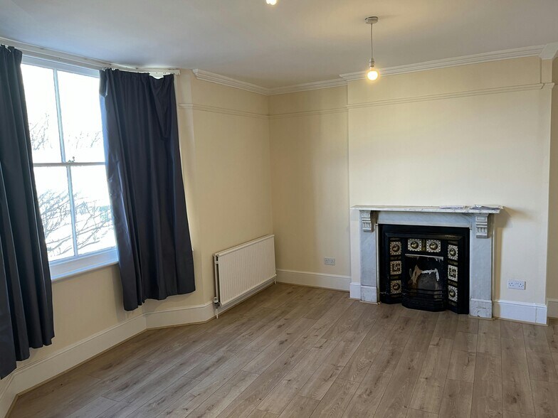 38 Buckingham St, Aylesbury à vendre - Photo du bâtiment - Image 2 de 11
