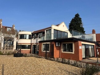 Plus de détails pour 11 Marine Parade, Penarth - Commerce de détail à louer