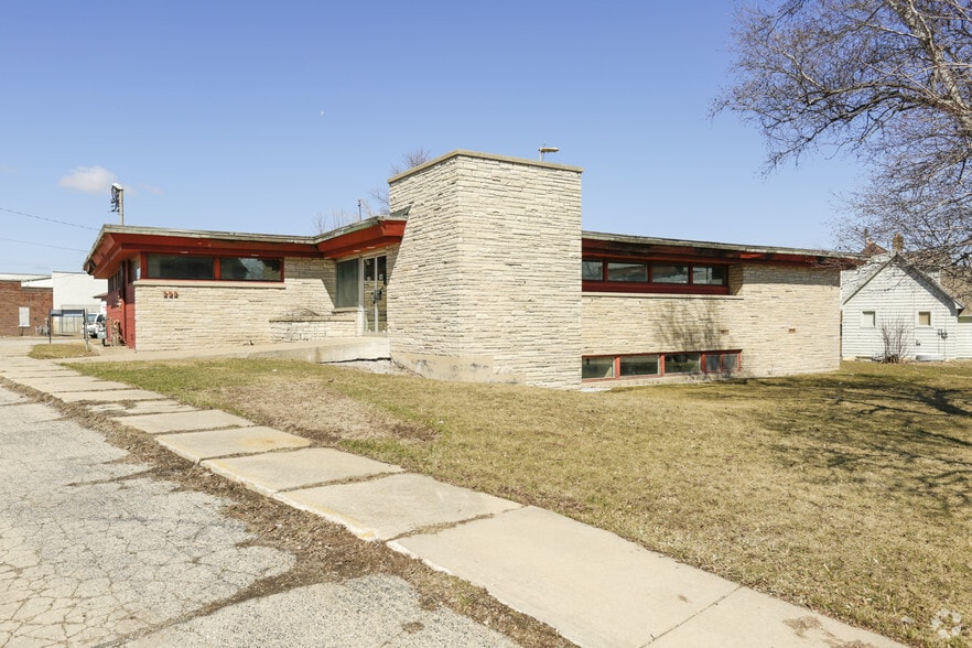 Washington Street Portfolio - Investment portfolio of 3 properties for sale on LoopNet.ca - Primary Photo - Image 2 of 9