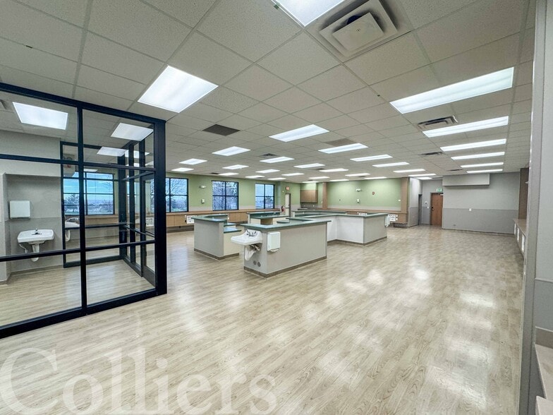 2001 Bench Rd, Pocatello, ID for sale - Interior Photo - Image 3 of 11